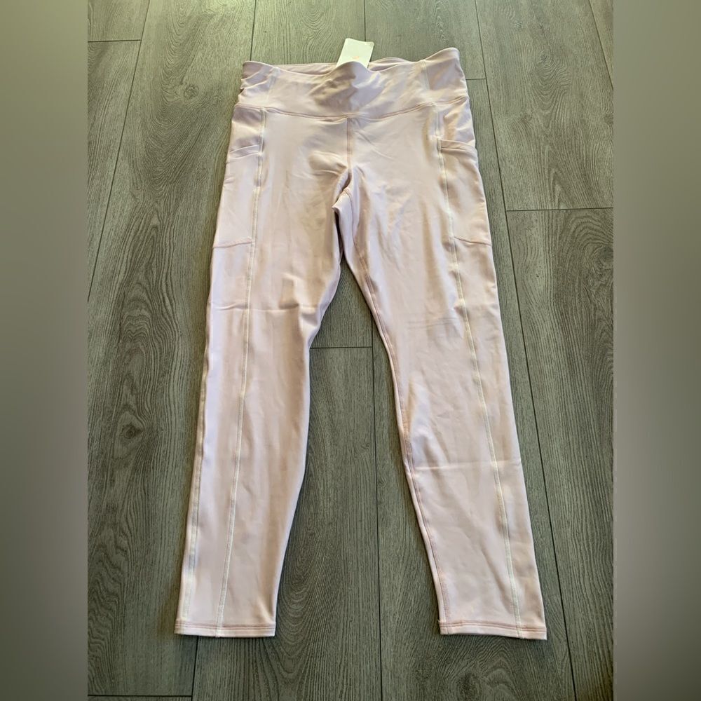 Fabletics woman’s leggings very beautiful soft pink color